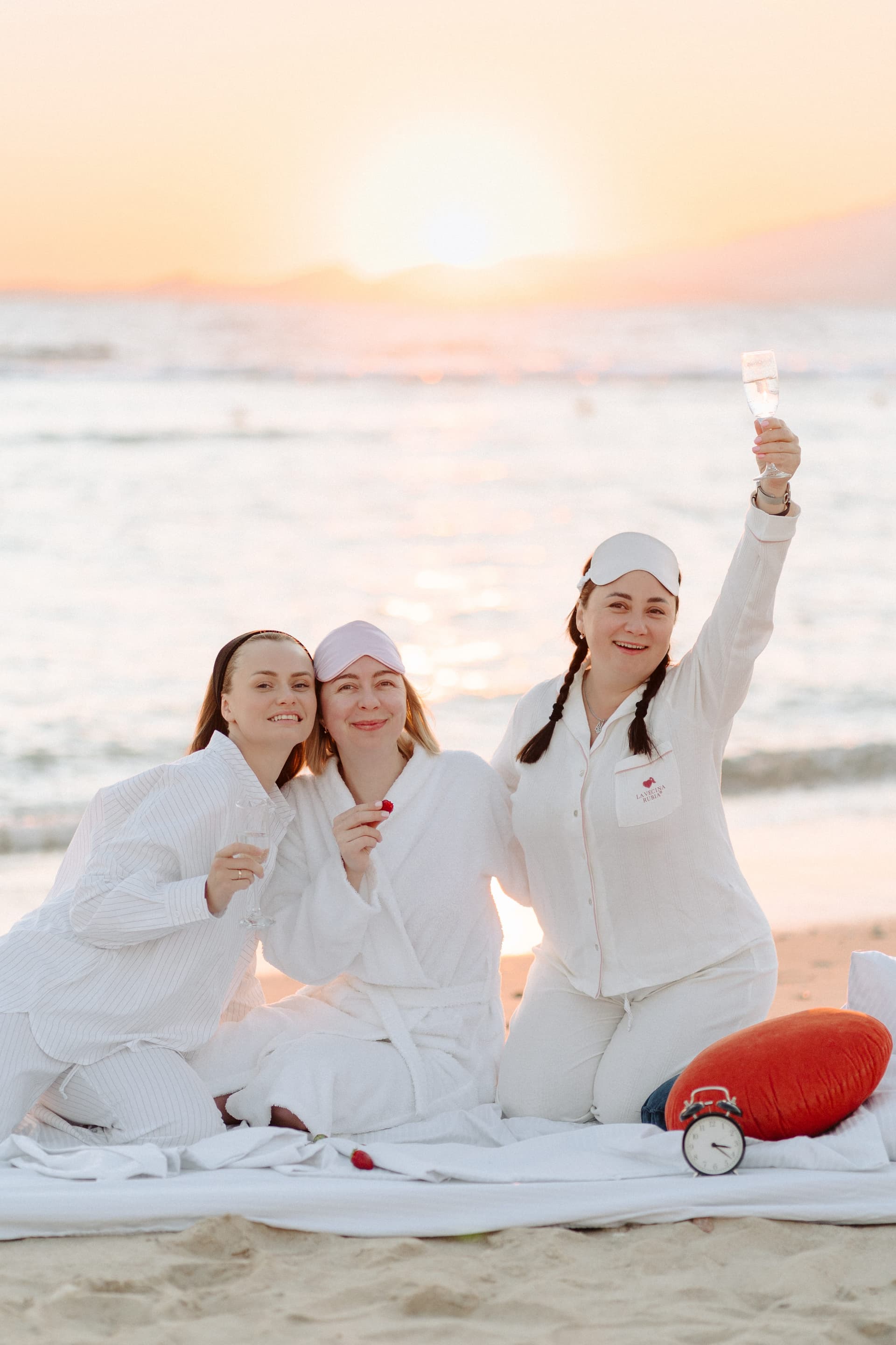 Дівчини на пляжі